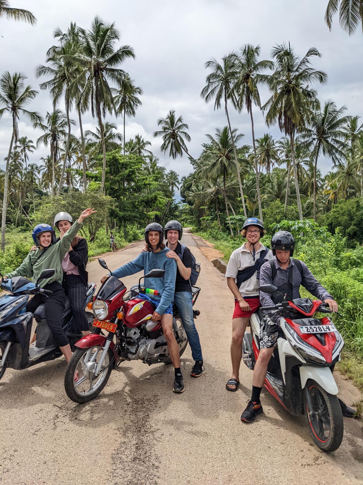 Motorrad fahren auf Zanzibar