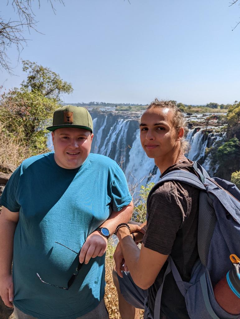 mit Silas bei den Victoria Falls