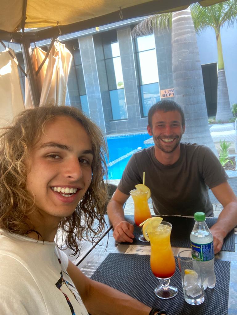 Flo und ich genießen ein Drink